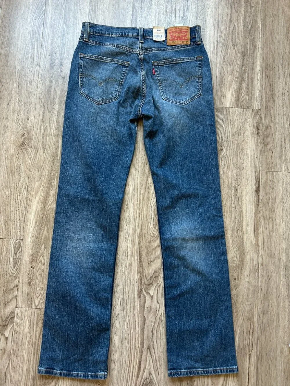 Levis levi 527